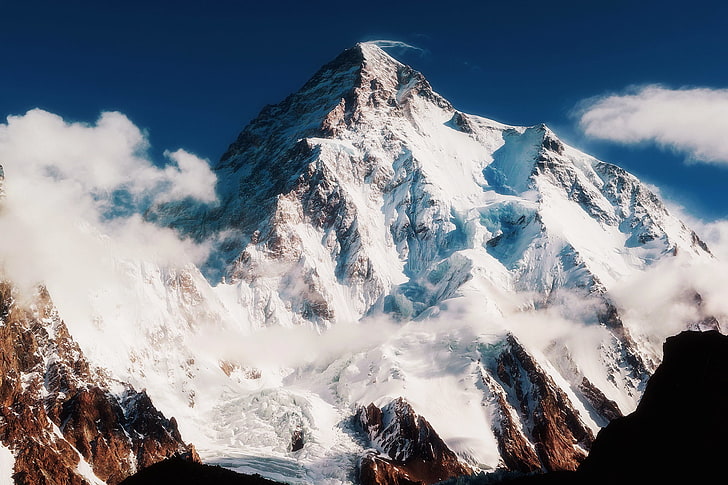 montaña cubierta de nieve, el cielo, las nubes, la nieve, las montañas, la naturaleza, las rocas, Cachemira, el Monte Qogori, el segundo pico del Karakoram, Fondo de pantalla HD