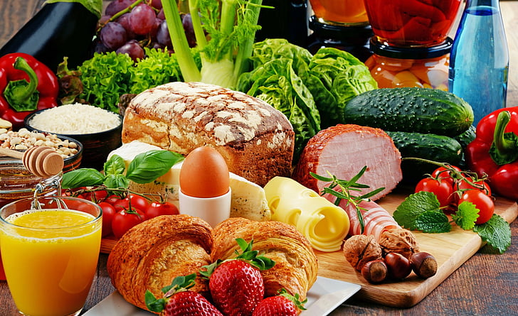 食品、静物画、パン、チーズ、クロワッサン、卵、ジュース、肉、イチゴ、野菜、 HDデスクトップの壁紙