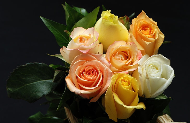 centro de mesa de flores de rosas amarillas, blancas y anaranjadas, flores, rosas, ramo, Fondo de pantalla HD