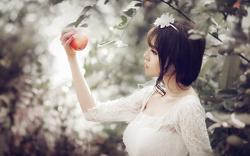 Abito bianco ragazza, asiatico, cattura mela, bianco, vestito, ragazza, asiatico, cattura, mela, Sfondo HD HD wallpaper