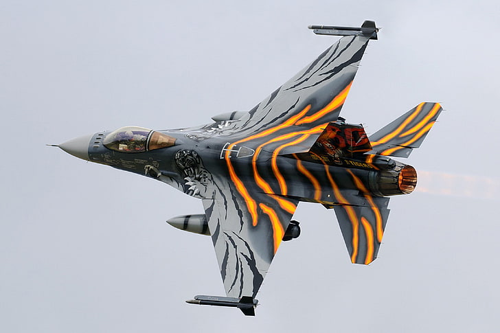 gray and yellow tiger print fighter plane, fighter, turn, Fighting Falcon, F-16AM, HD wallpaper