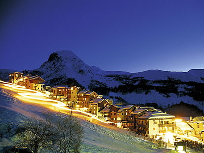 горнолыжный курорт савойя франция синие огни ночная съемка горнолыжный курорт Savoie Resorts снег путешествие HD, природа, синий, фотография, ночь, снег, огни, путешествия, франция, горнолыжный курорт савойя, горнолыжные курорты, HD обои HD wallpaper