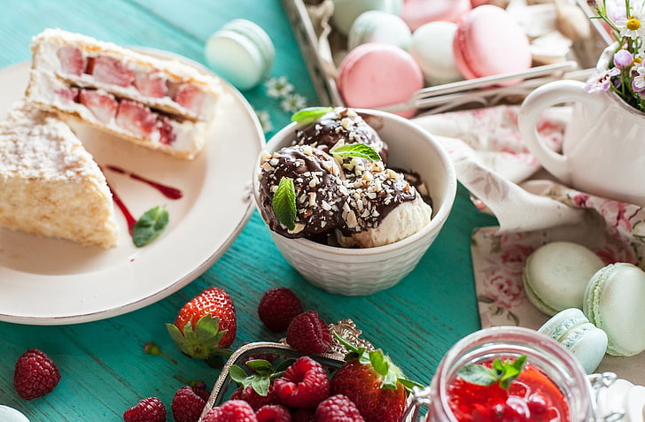 sweets, food, cake, berries, macaroons, raspberries, depth of field, strawberries, HD wallpaper