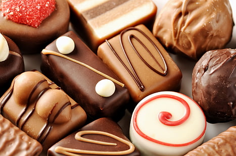 gebackene Schokoladenkuchen viel, weiß, dunkel, Schokolade, Süßigkeiten, Süßigkeiten, Dessert, süß, Milch, HD-Hintergrundbild HD wallpaper