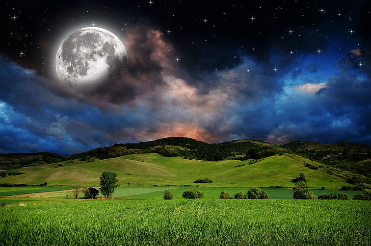 ทุ่งหญ้าสีเขียว, ศิลปะดิจิตอล, ธรรมชาติ, ภูมิทัศน์, เนินเขา, เมฆ, การจัดการภาพ, ดวงจันทร์, คืนดาว, ดาว, ต้นไม้, สนาม, ป่า, พื้นที่, หญ้า, วอลล์เปเปอร์ HD