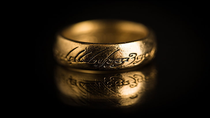 金色の指輪、ラベル、暗い背景、指輪物語、指輪、金、 HDデスクトップの壁紙