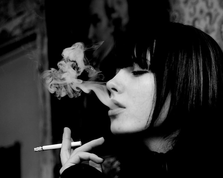monochrome, women, cigarettes, smoke, smoking, bangs, Caucasian, model, face, HD wallpaper