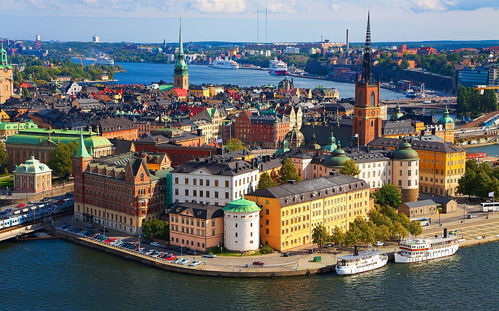 zwei weiße Kreuzfahrtschiff angedockt, Stadtbild, Stockholm, Stadt, Kreuzfahrtschiff, Dächer, HD-Hintergrundbild