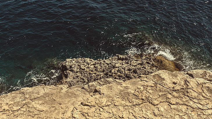 permukaan beton abu-abu dan hitam, pantai, batu, laut, tebing, alam, Wallpaper HD