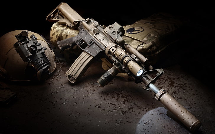 ปืนไรเฟิล M4 สีเทาและน้ำตาล, หยด, เครื่อง, ไฟฉาย, หมวกนิรภัย, ท่อไอเสีย, เสื้อกั๊ก, ปืนไรเฟิลจู่โจม, AR-15, วอลเปเปอร์ HD, วอลล์เปเปอร์ HD