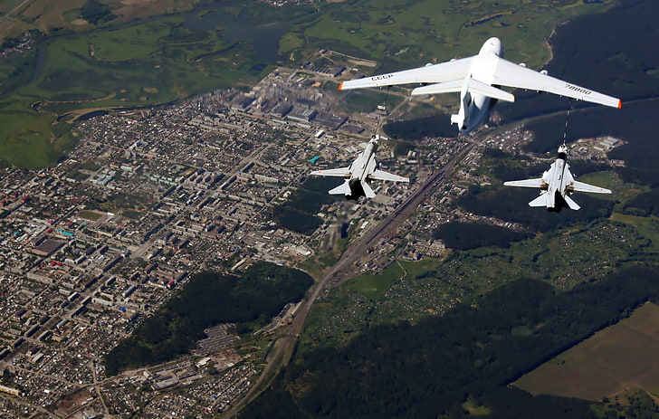 three white airplanes, the sky, city, the city, height, pair, flight, bomber, sky, aircraft, military, BBC, couple, Sukhoi, Russia, Russian, Su-24, The plane, Dry, frontline, Soviet, Ilyushin, with variable sweep wing, tactical, Il-78, Russian Air Force, Tanker, Refueling, Petrol, HD wallpaper
