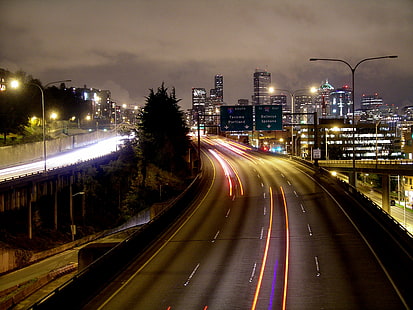 time lapse-fotografering av passerande bilar i ros under nattetid, serpentin, motorväg, Downtown Seattle, time lapse-fotografering, bilar, ros, skyline, natt, kväll, trafik, rusningstid, CBD, skyskrapor, ciel, panorama, stadsbild, flygfoto, Interstate 5, korsning, gångtunnel, utgångsskylt, Federal Highway System, Seattle Washington, Seattle, WA, väg, gata, transport, urban scen, hastighet, skymning, bil, väg, upplyst, stad, suddig rörelse, centrala distriktet, flera körfält Motorväg, arkitektur, HD tapet HD wallpaper