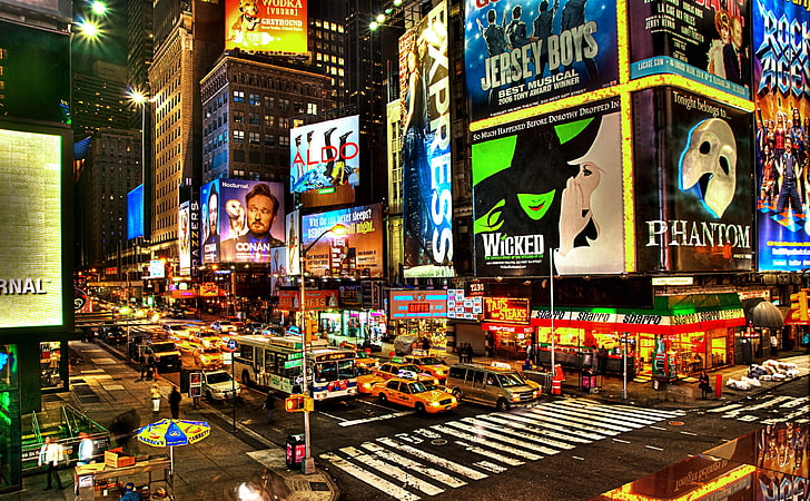 Street Advertising In New York HD Wallpaper, żółty sedan, City, Street, York, Advertising, Tapety HD