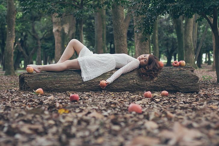 perempuan, hutan, berbaring, apel, berambut merah, Wallpaper HD
